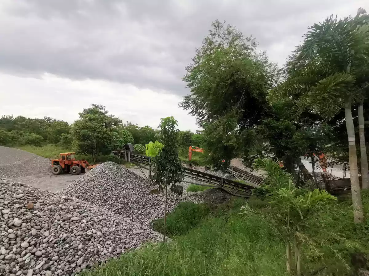 1.5hectares Quarry Area with 1.8has permitted quarry. river - photo 6