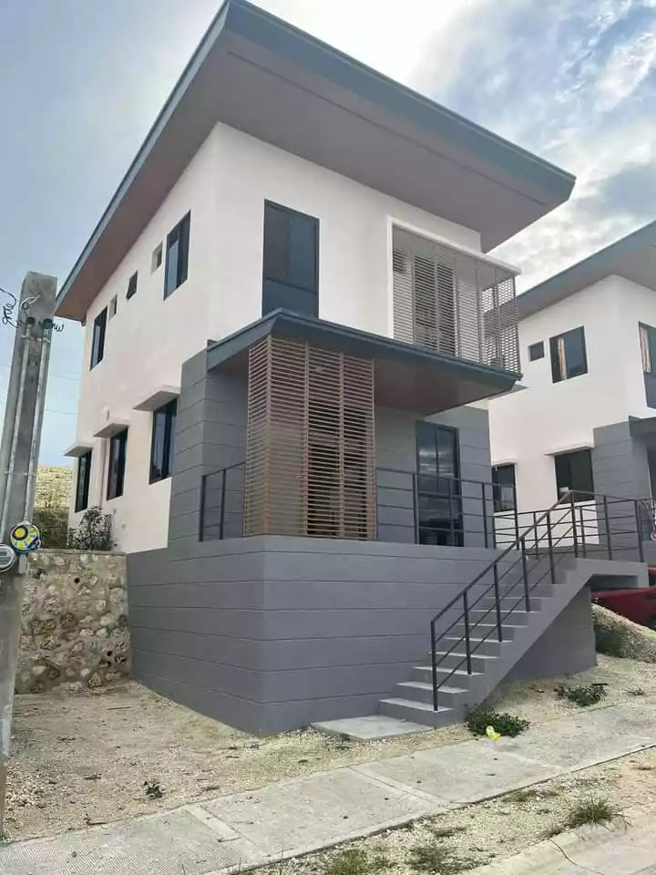 ASSUME HOUSE AND LOT IN AMOA SUBDIVISION 