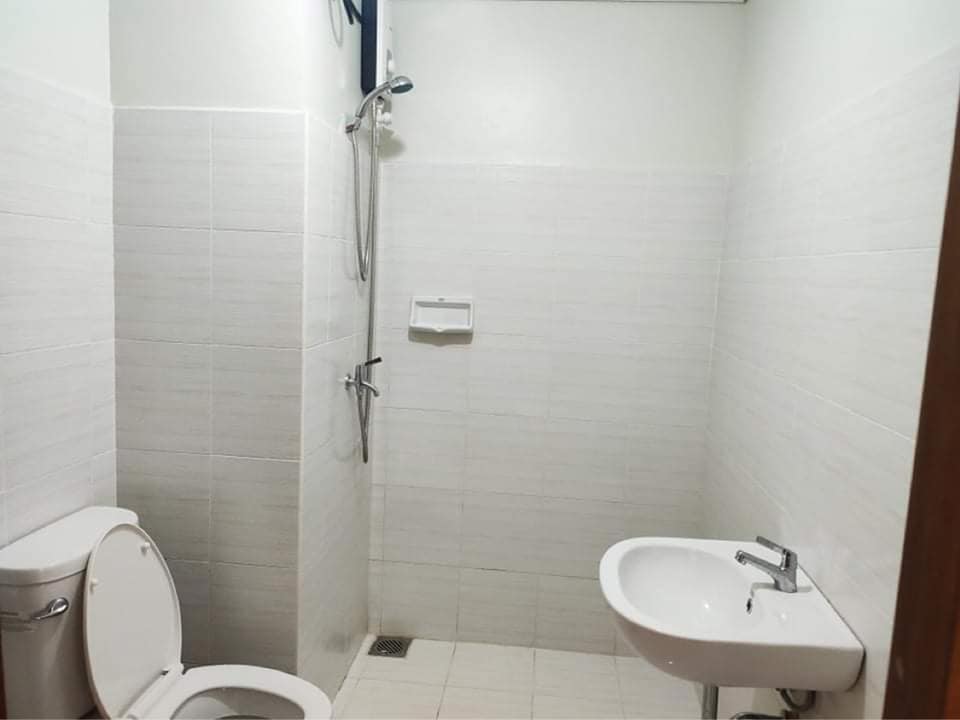 Studio with parking for rent near JY Lahug — Studio in Salinas Drive Extension, Cebu City, Philippines — Photo 4