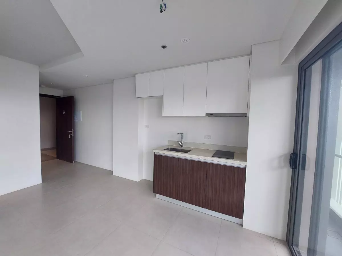Sacrifice SALE !!! Save up to 4M Semi Furnished 1 Bedroom Corner Unit — 1 Bedroom in Buyong Road, Maribago, Lapu-Lapu City — Photo 7