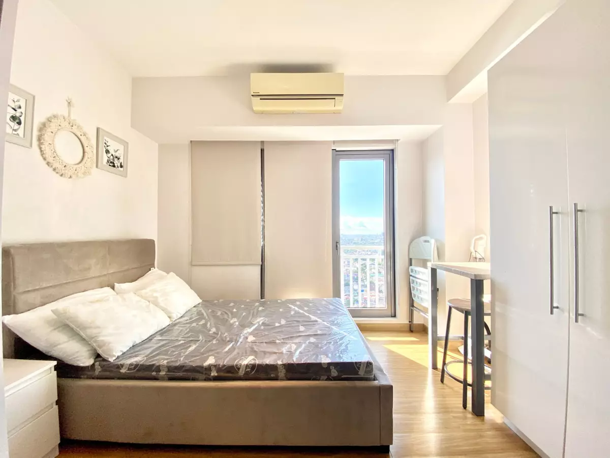 MINIMALIST 1BR FURNISHED UNIT FOR RENT at Acqua Private Residences  