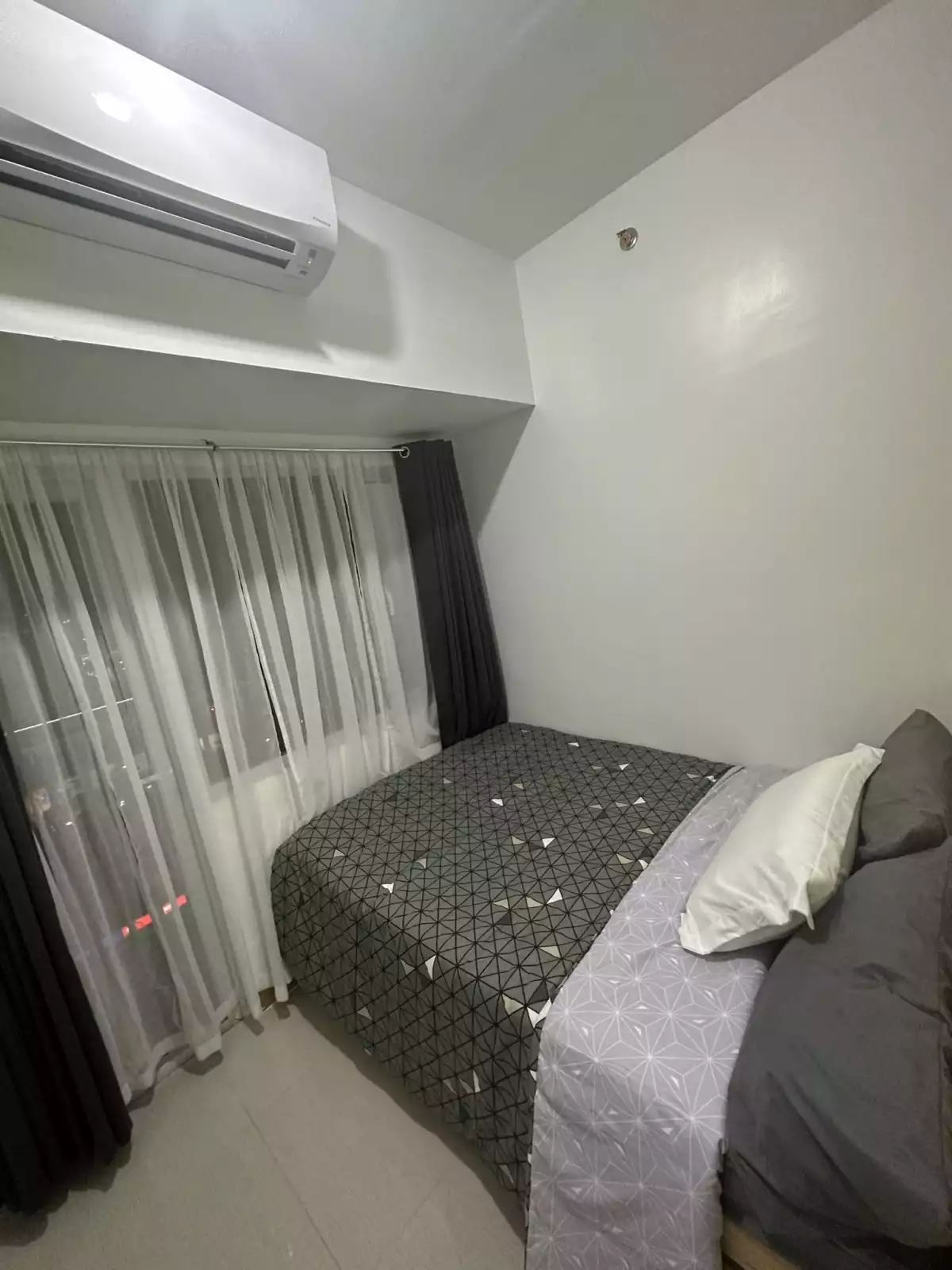 Fully Furnished 1-Bedroom Condo Unit for Rent at Las Pinas City — 1 Bedroom in SM Southmall Road, Almanza Uno, Las Piñas — Photo 5