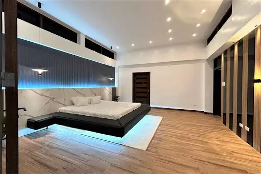 Open photo 12 of 21 — ? FOR SALE: 3 LEVEL HOUSE WITH ROOF DECK AND POOL