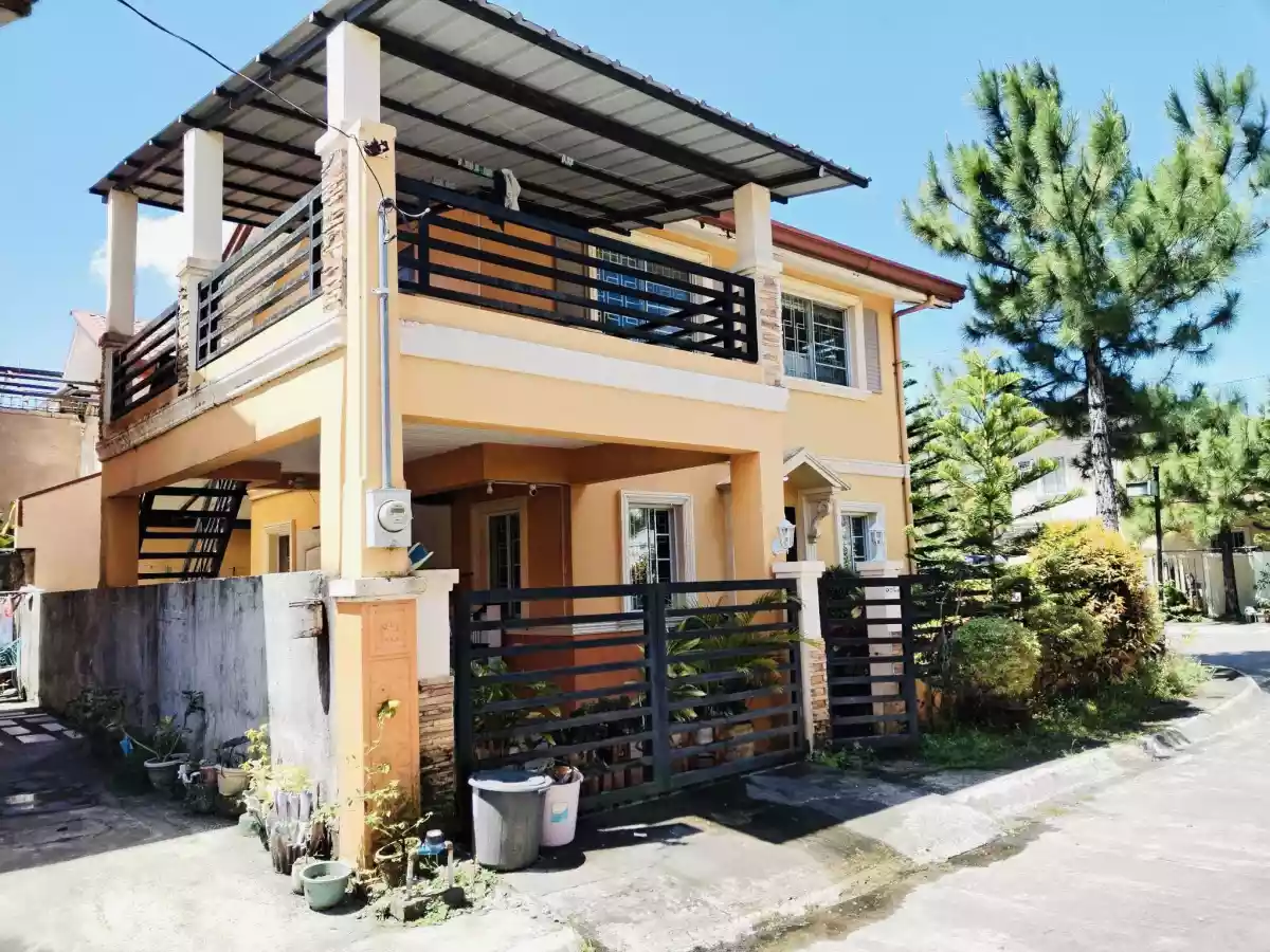 CORNER HOUSE IN CAMELLA MANDALAGAN — House and Lot in Bacolod, Negros Occidental, Philippines — Photo 2