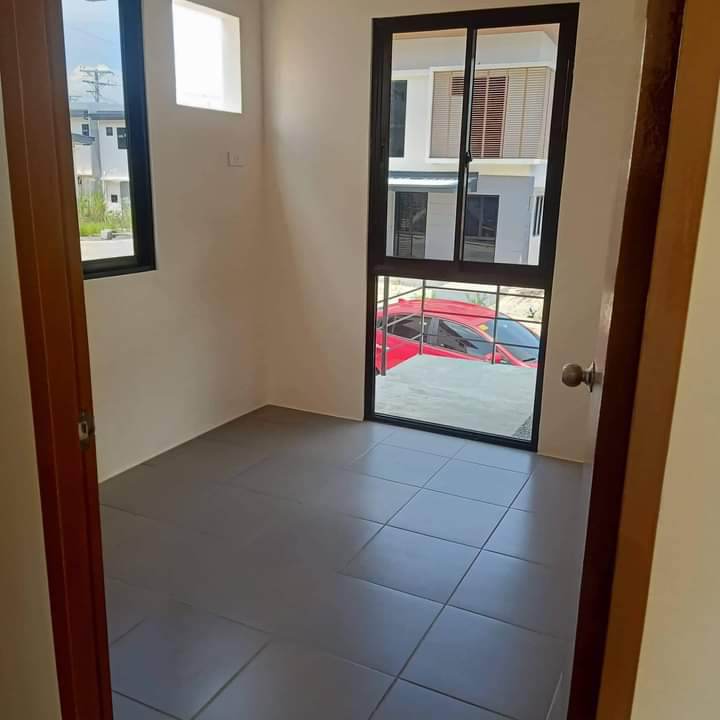 ASSUME HOUSE AND LOT IN AMOA SUBDIVISION  - photo 5