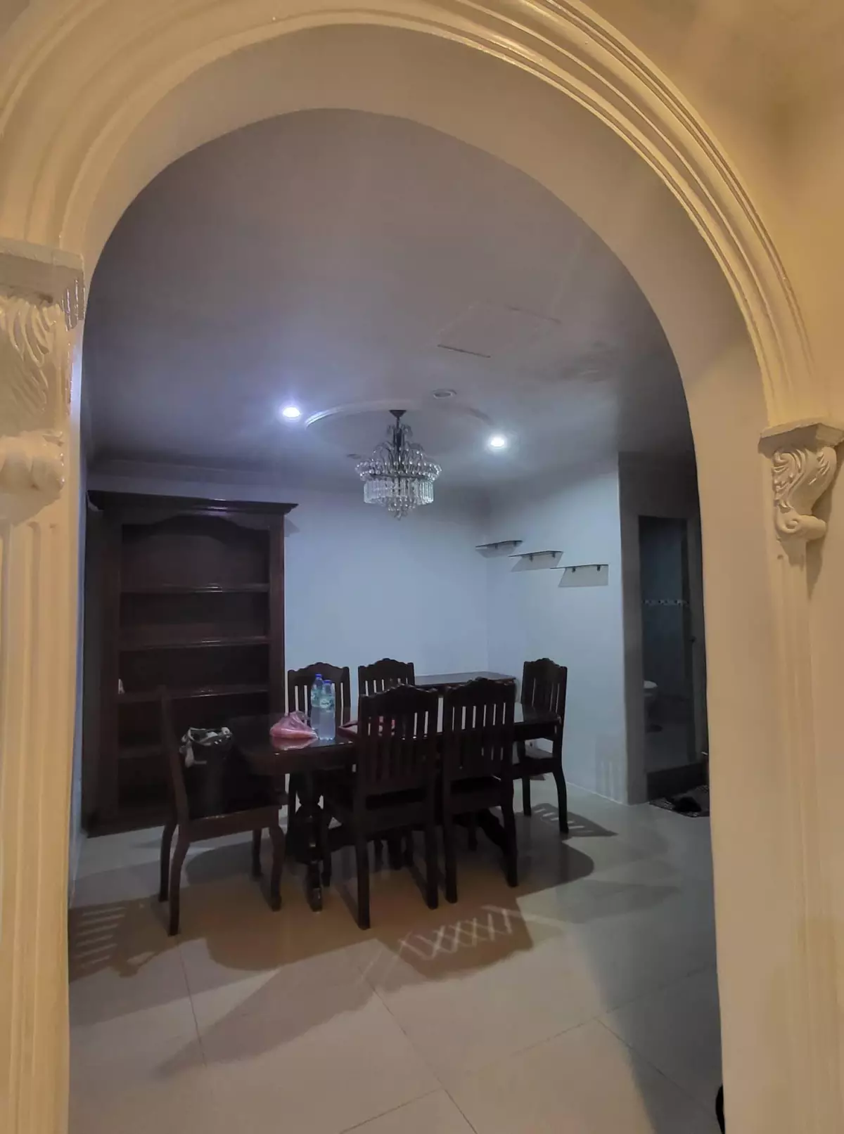 Open photo 11 of 13 — HOUSE & LOT FOR SALE- HIPODROMO