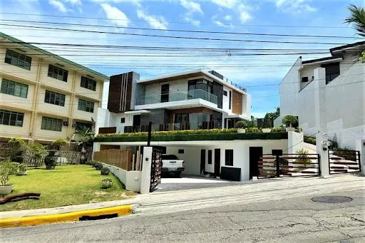 Open photo 20 of 21 — ? FOR SALE: 3 LEVEL HOUSE WITH ROOF DECK AND POOL