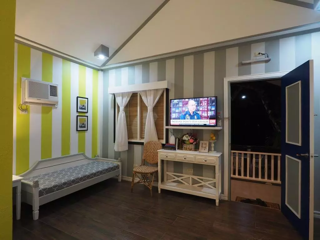 2 BR COTTAGE BEACHFRONT FOR SALE IN THE HEART OF ELNIDO, PALAWAN — Beach Lot in El Nido, Palawan, Philippines — Photo 3