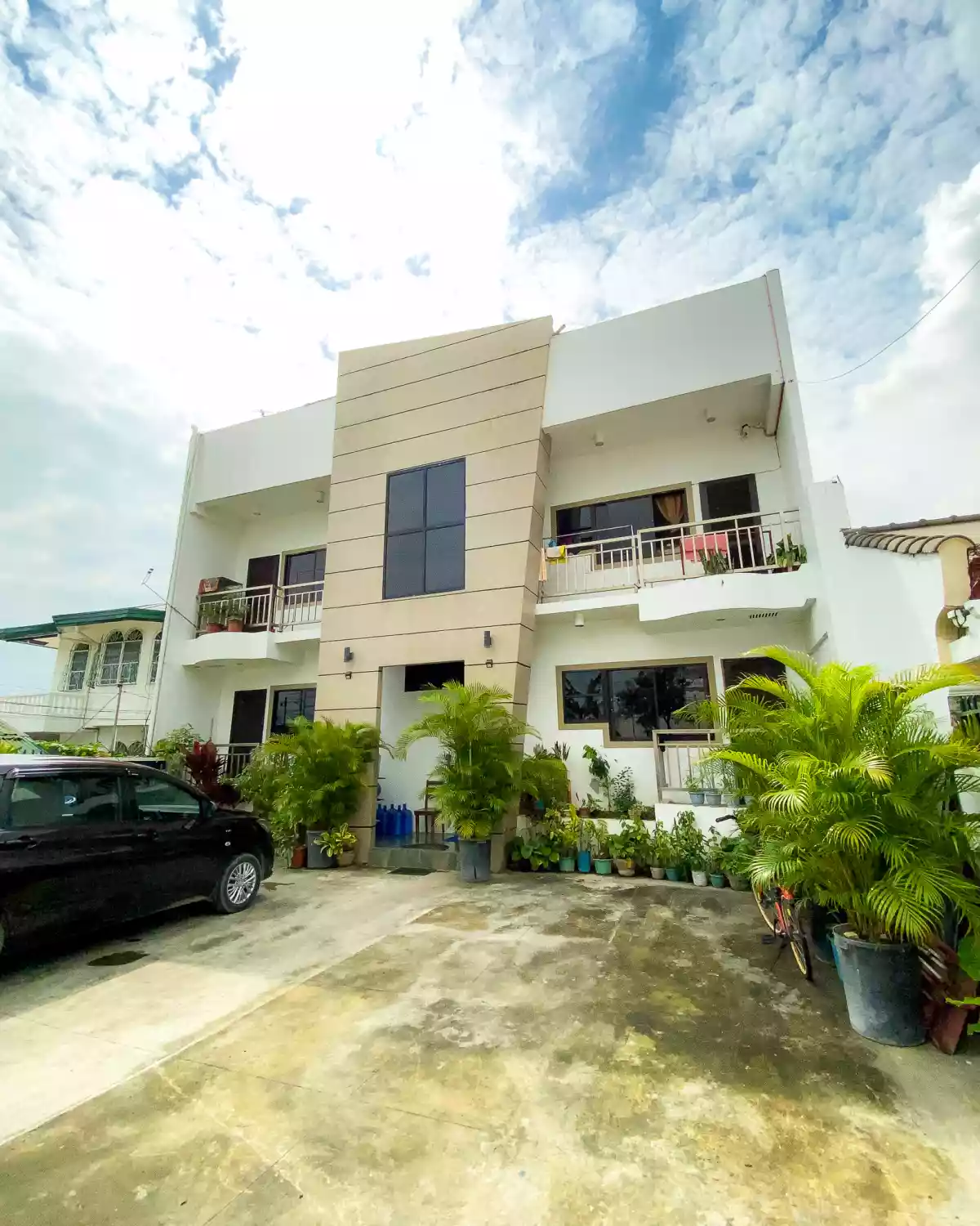 Income generating 4-door apartment in Cebu City