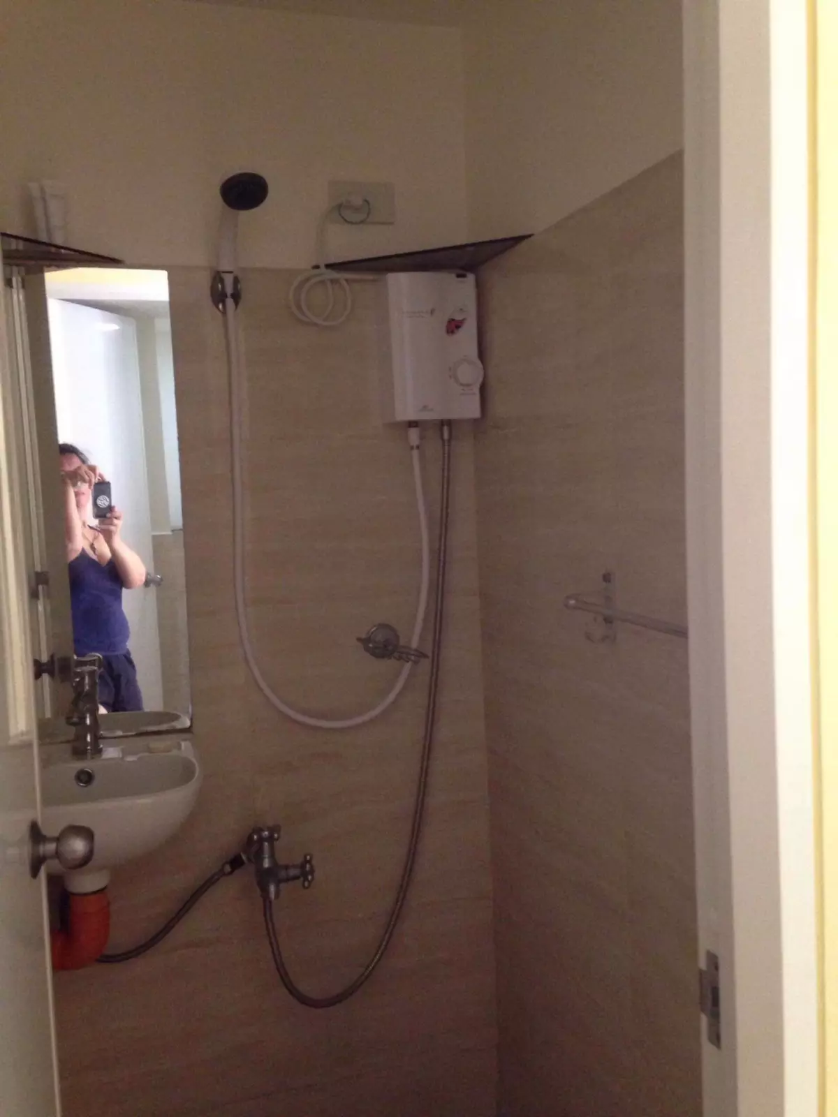 MABOLO GARDEN FLATS CONDOMINIUM FOR RENT - photo 5