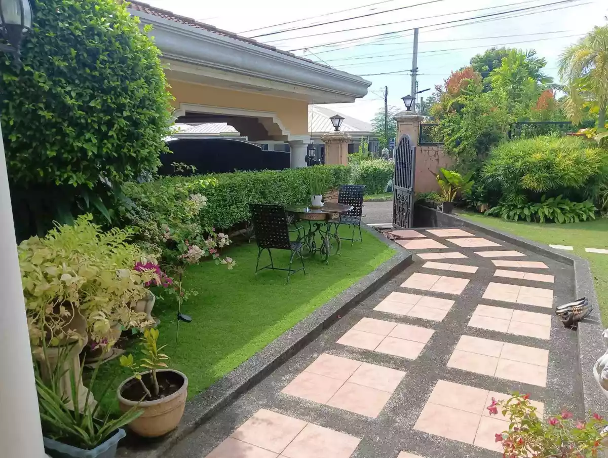SILVER HILLS HOUSE AND LOT - photo 2