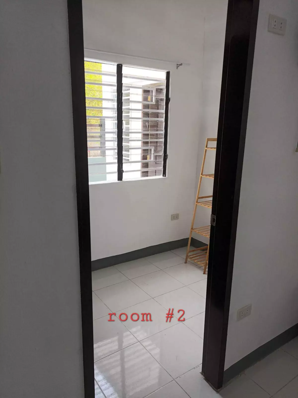2BR Corner House & Lot in Windsor For Rent - photo 2
