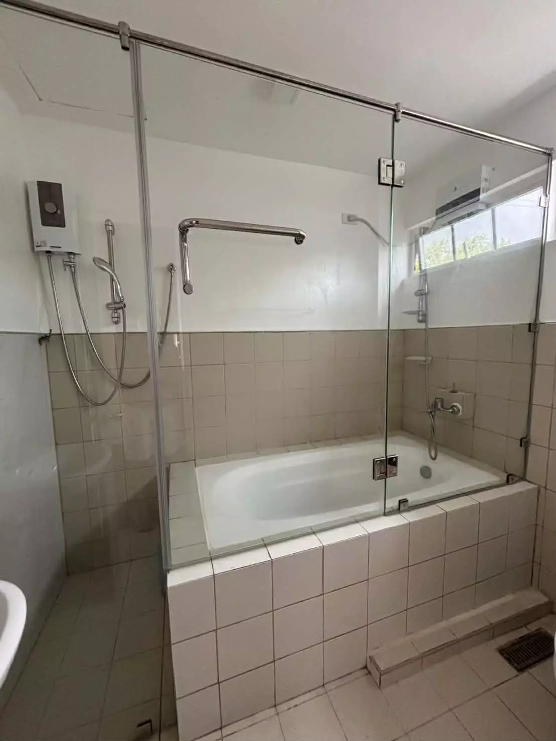 House and Lot for Sale Palacios Grande -4Br — House and Lot in Royal Palm Quatro, 16th street, Biking — Photo 4