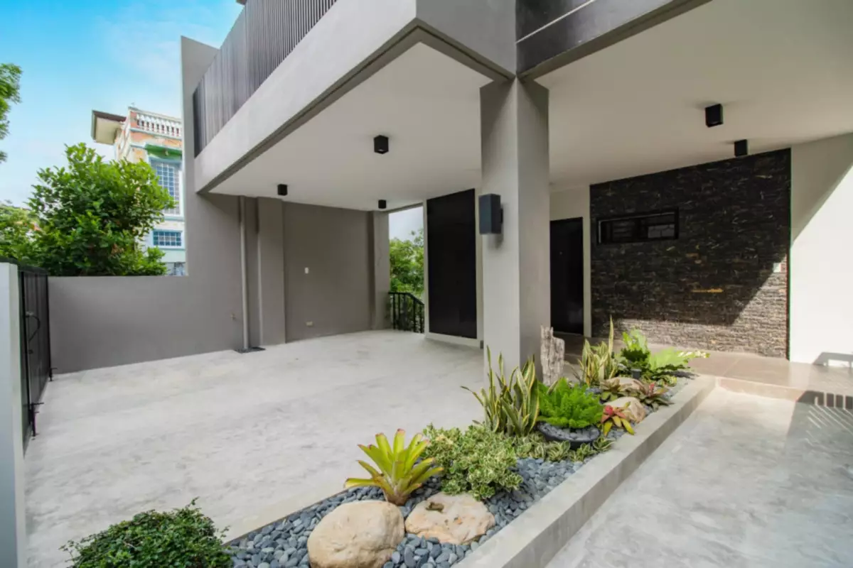 Open photo 18 of 18 — Single Detached Overlooking House in Talisay Cebu