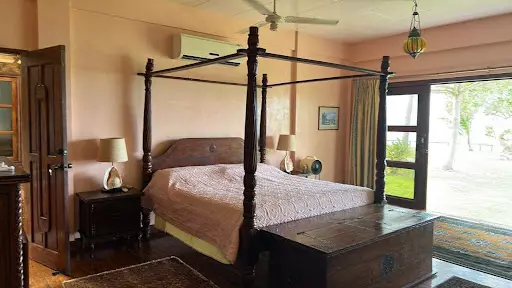 Open photo 12 of 17 — BEACH HOUSE FOR SALE