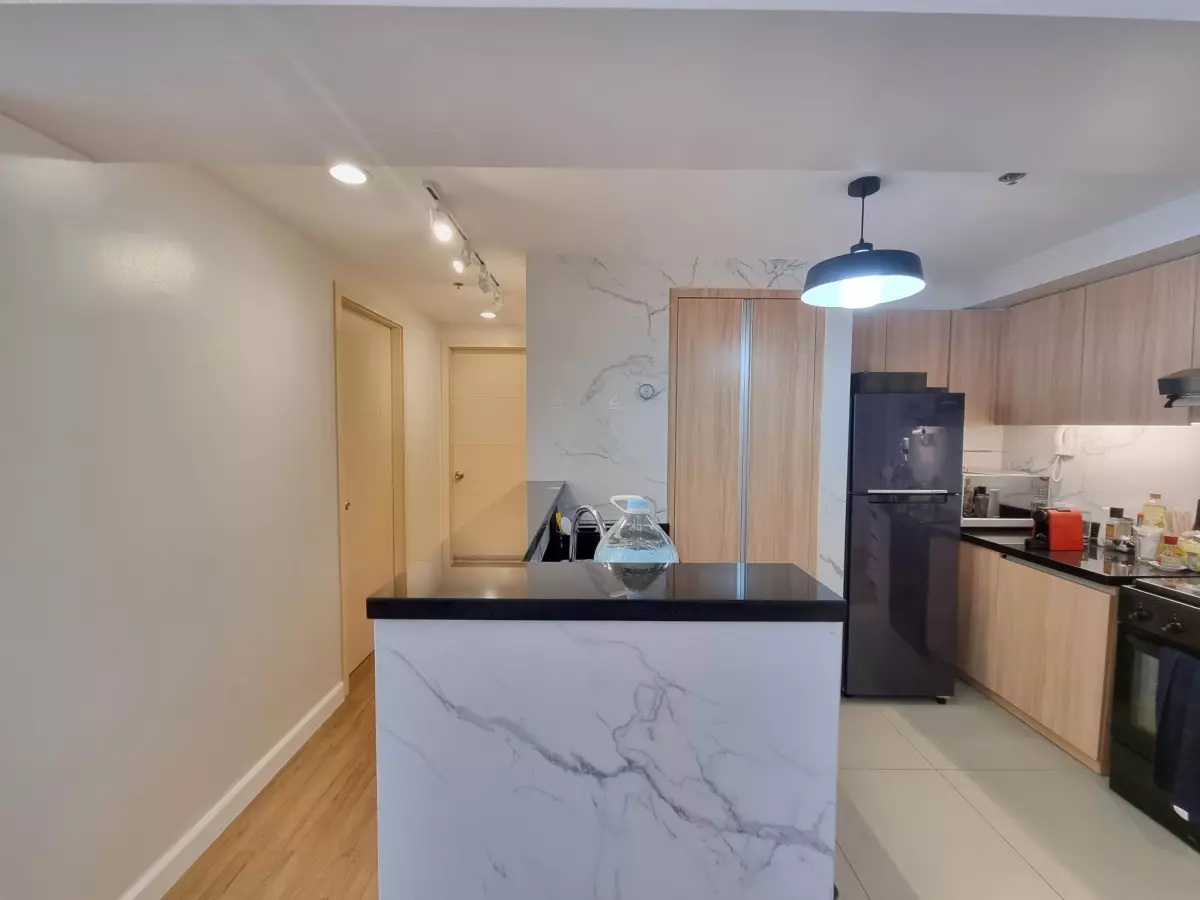 2 BR + Parking in Ayala — 2 Bedrooms in Cebu City, Philippines — Photo 4