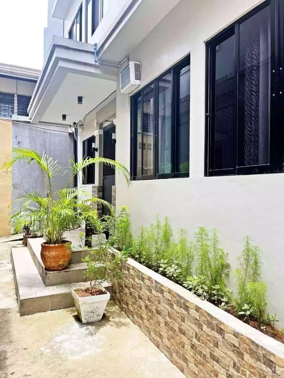 Open photo 23 of 26 — Income Generated 2 buildings (1st Building  for Residential/Hotel)(2nd Building for Apartment)  in Urgello,Cebu City