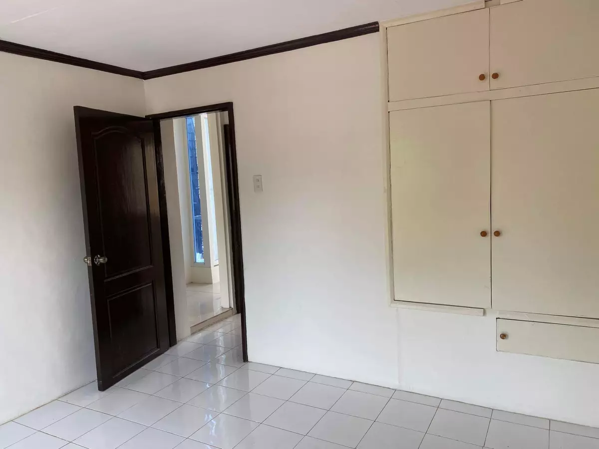 Open photo 15 of 21 — House and Lot With Commercial Space at BF Homes Las Pinas
