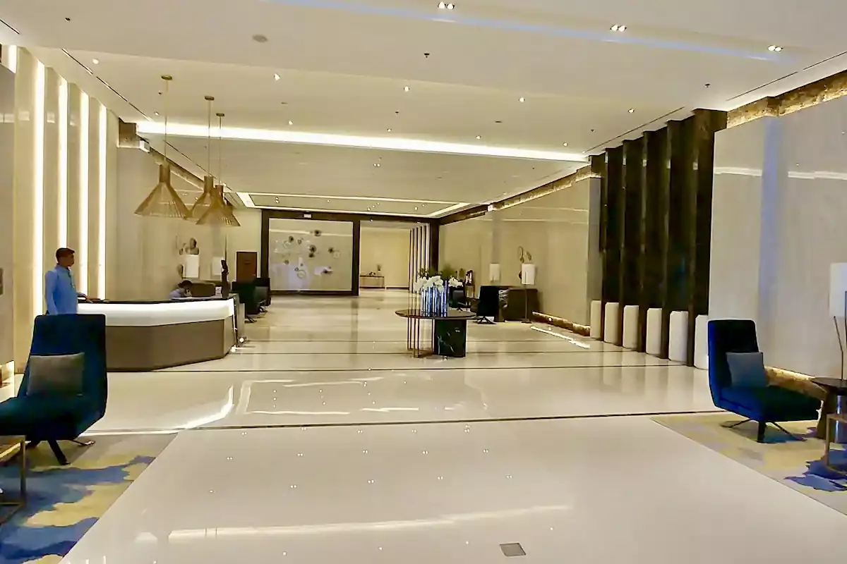 FULLY FURNISHED EXECUTIVEÂ STUDIO W/ BALCONY FOR SALE! — Studio in Newtown Boulevard, The Mactan Newtown, Lapu-Lapu City — Photo 4