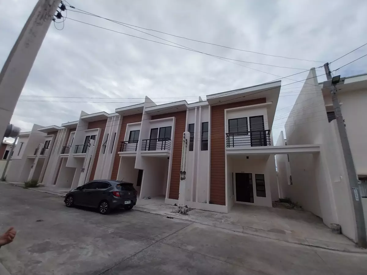 Breeza Palms End Unit — House and Lot in Cebu, Philippines — Photo 2