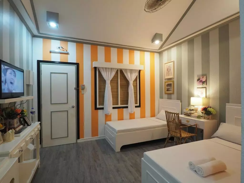 2 BR COTTAGE BEACHFRONT FOR SALE IN THE HEART OF ELNIDO, PALAWAN — Beach Lot in El Nido, Palawan, Philippines — Photo 6