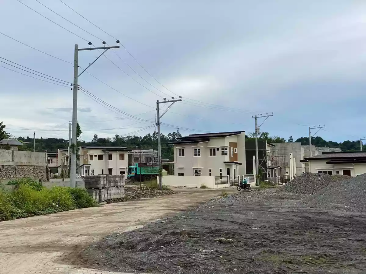 House and Lot - photo 5