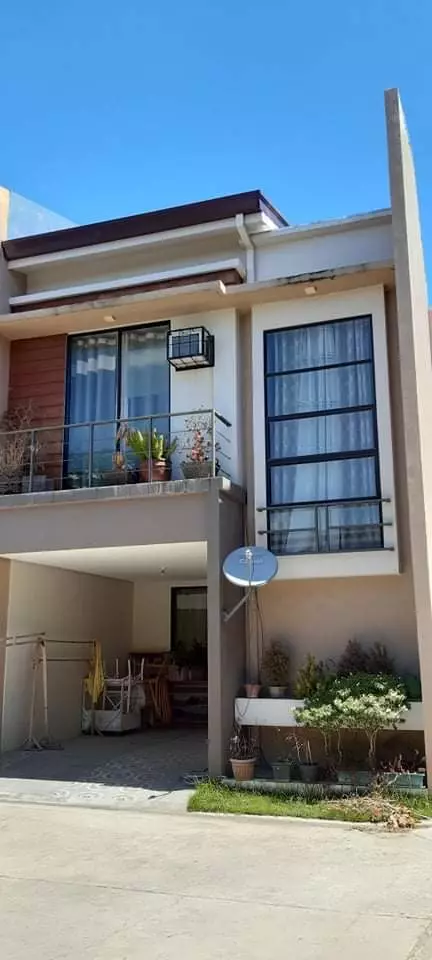 ELEGANT TOWNHOUSE FOR RENT in Talisay - photo 2