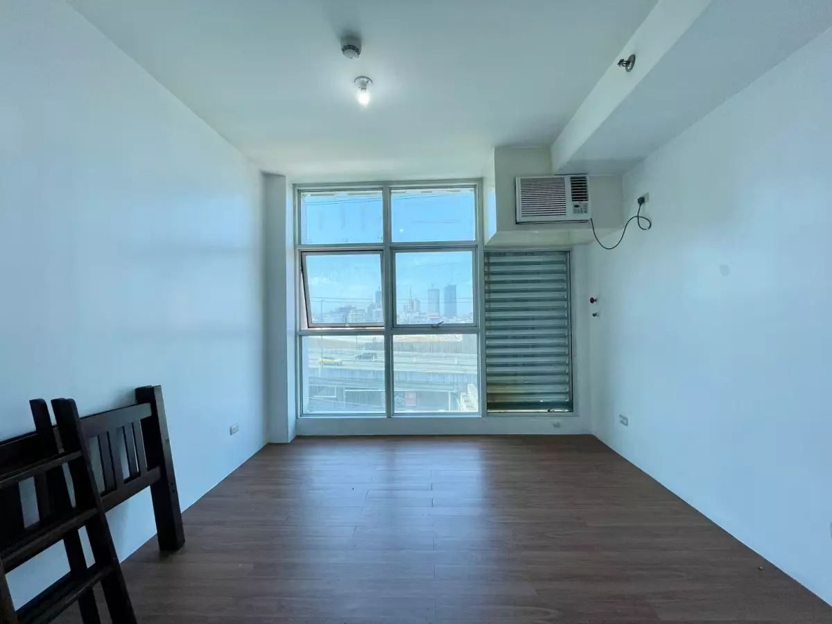1BR UNIT FOR SALE at The Linear, Makati — Studio in Makati, NCR, Philippines — Photo 3
