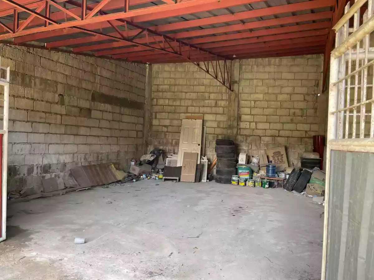Commercial lot with structure FOR RENT