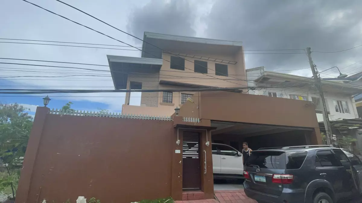 Open photo 16 of 17 — House and Lot