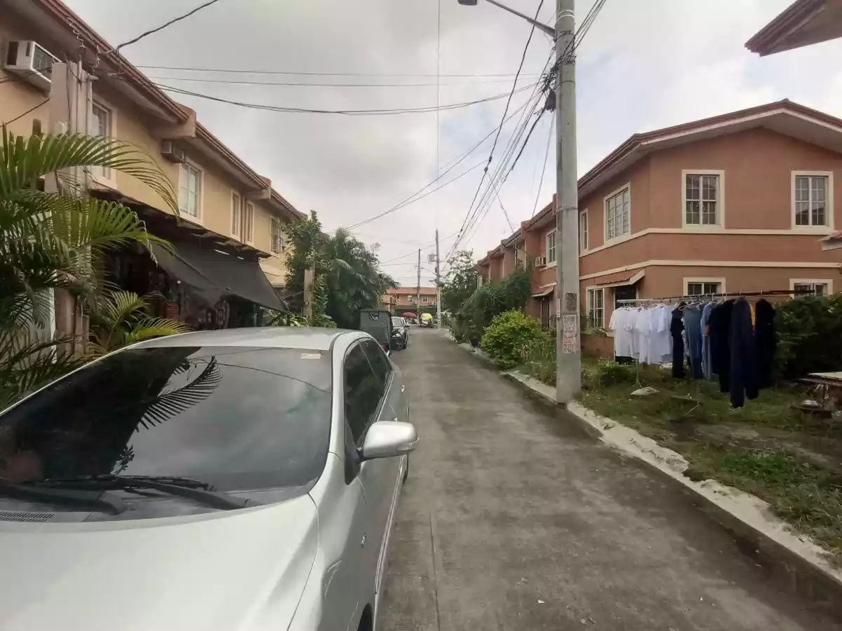 RUSH SACRIFICIAL SALE LOW PRICE RFO DUPLEX TOWNHOUSE IN LESSANDRA HEIGHTS DAANG HARI NEAR VILLAR LAND & ALABANG! — House and Lot in Daang Hari Road, Molino IV, Bacoor — Photo 4