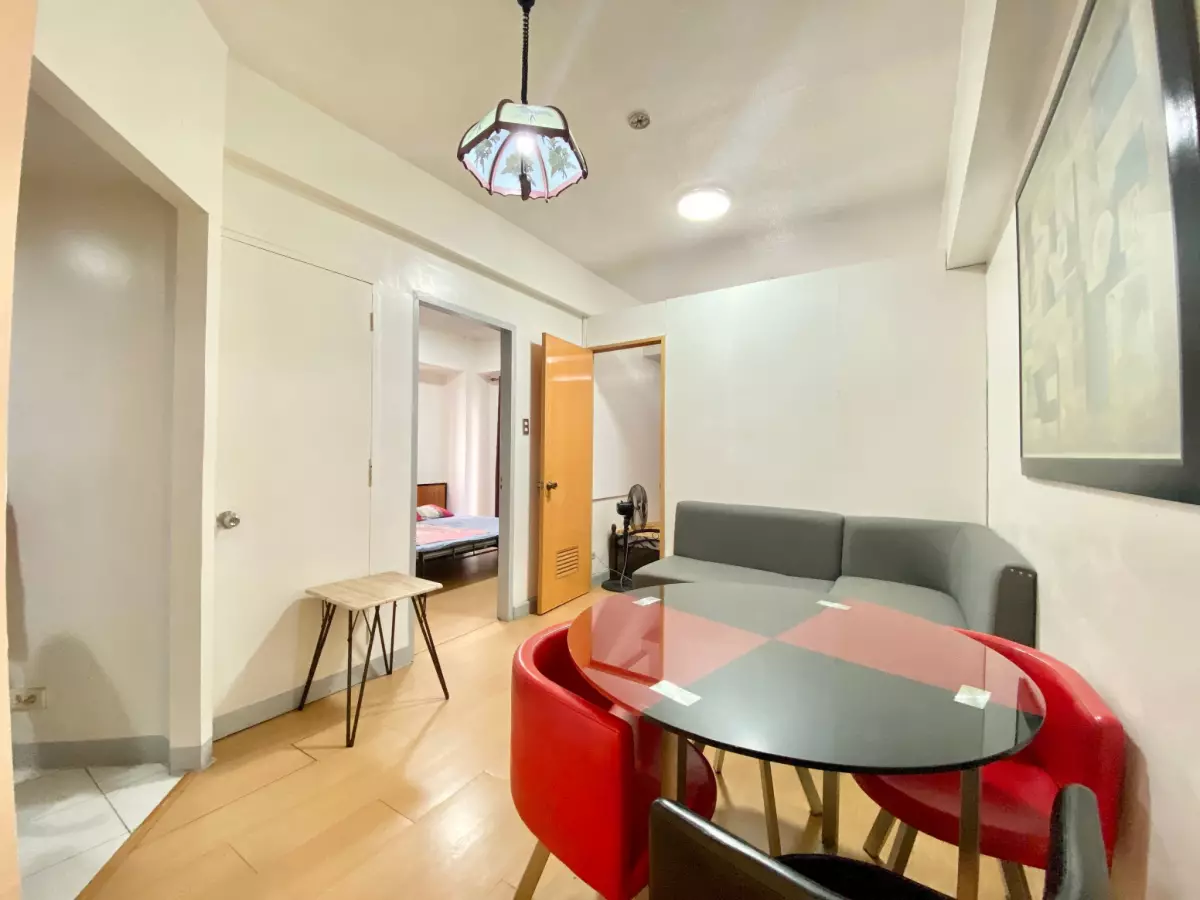 CORNER 1BR UNIT FOR RENT & SALE at Forbeswood Heights, BGC — 1 Bedroom in Rizal Drive, Taguig, Metro Manila — Photo 2