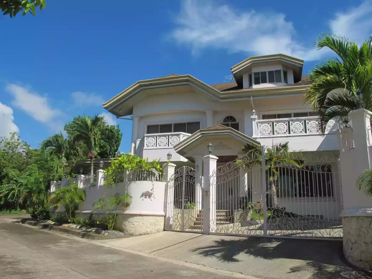 5 Bedroom House and Lot Consolacion Cebu For Sale