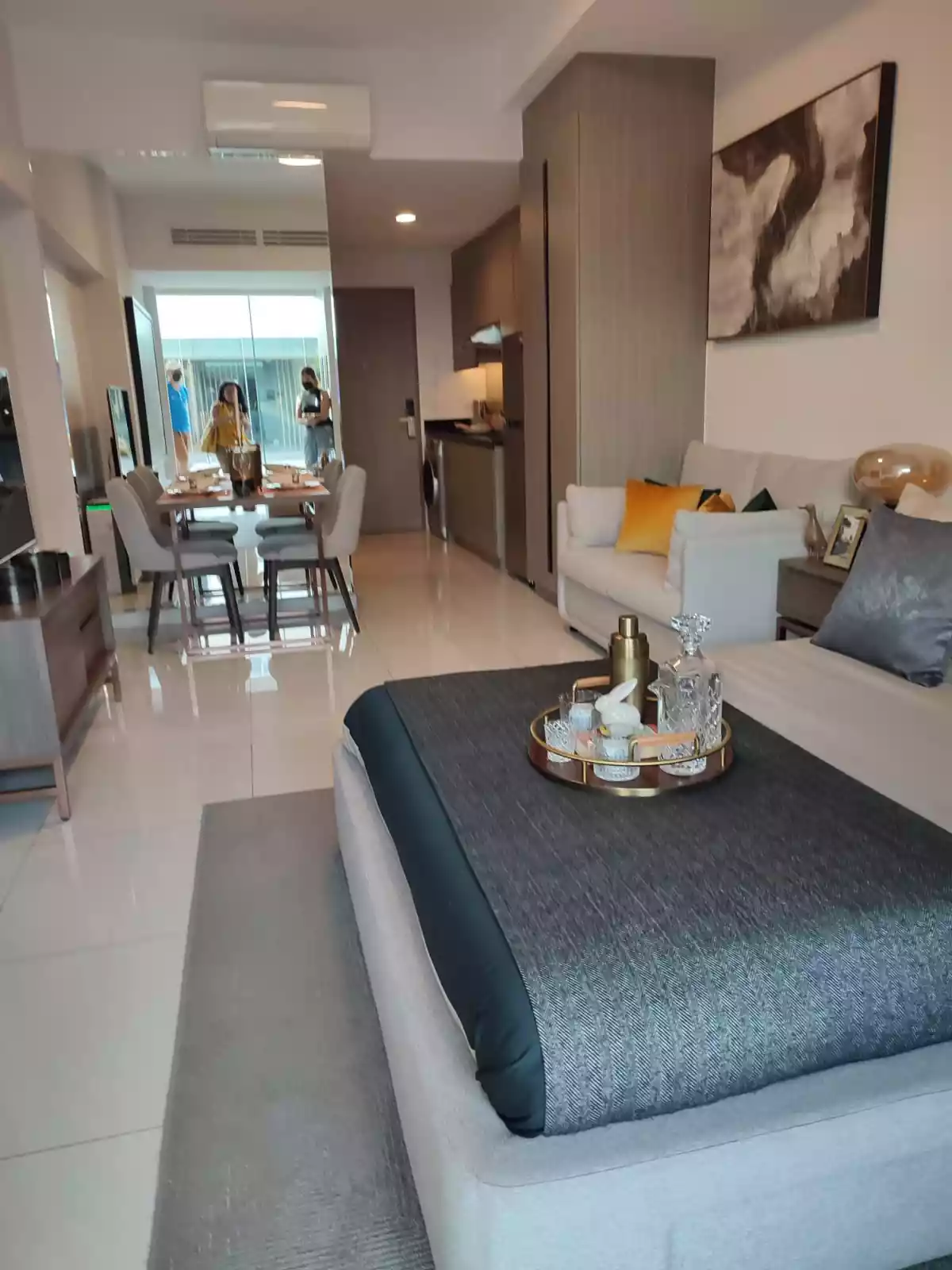 For Assume Mandani Bay Studio unit with balcony - photo 2