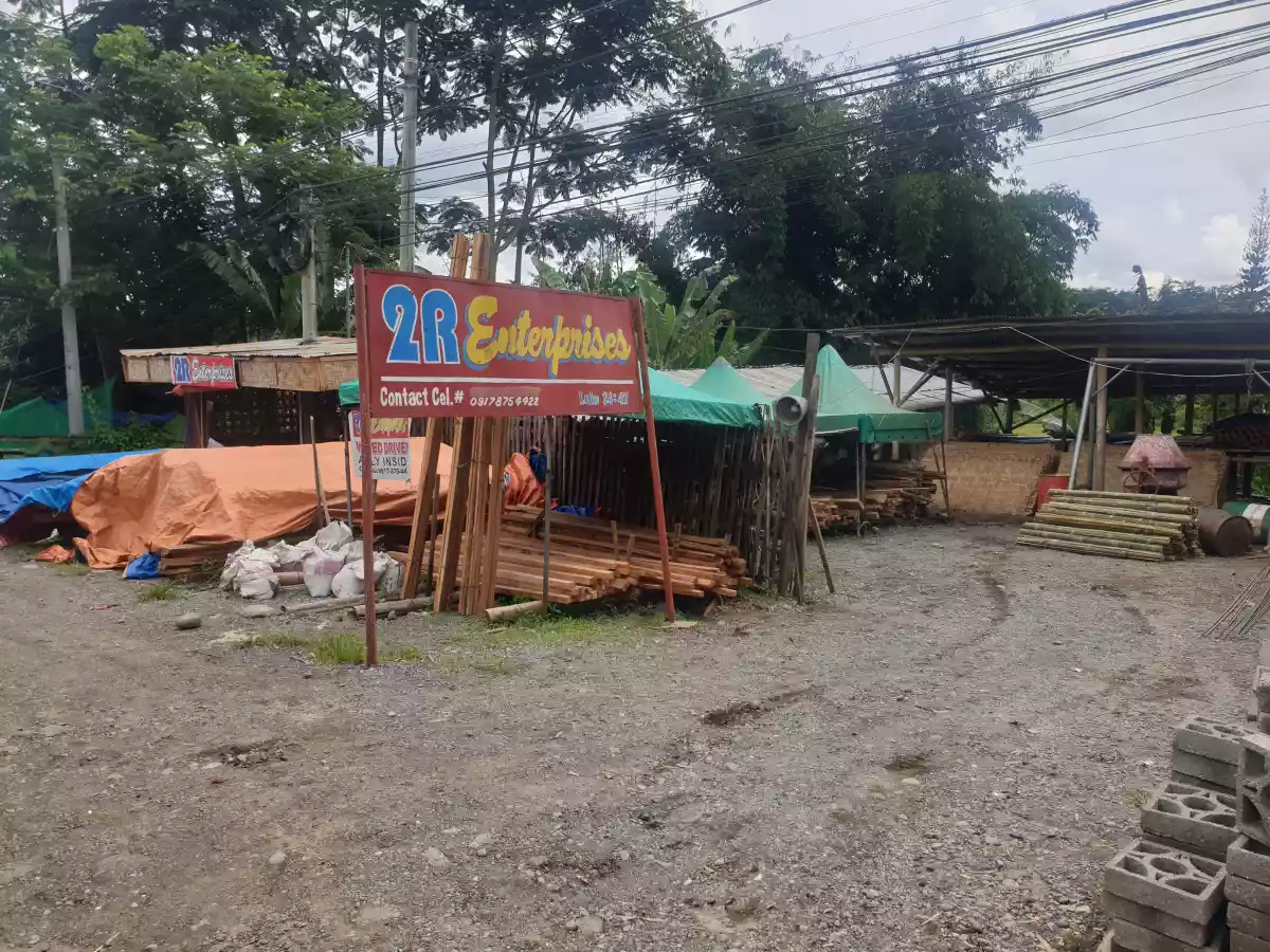 Commercial Lot with Inclusion of 4 multicab, 1 mini elf and 1 loader - photo 2