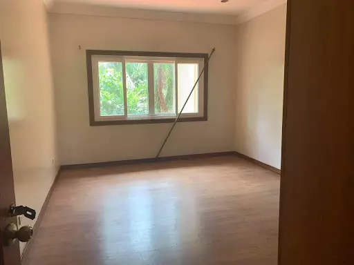 Open photo 12 of 16 — Big Townhouse for Sale 