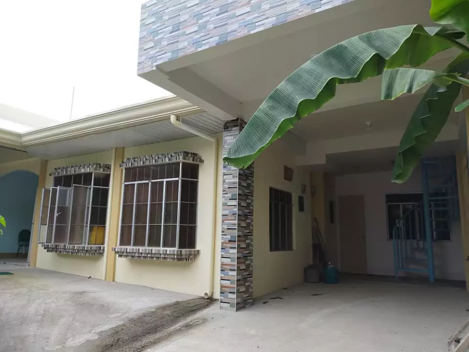 4 bedrooms 5 toilet and bath house and lot for sale in Ubujan Tagbilaran City  - photo 4