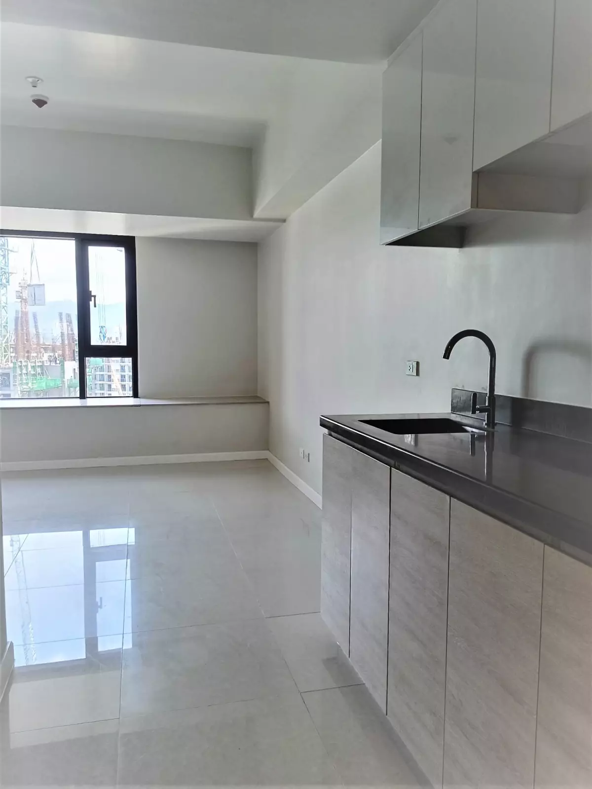 Studio Condo Unit RFO in Mandani Bay, Mandaue City - photo 2