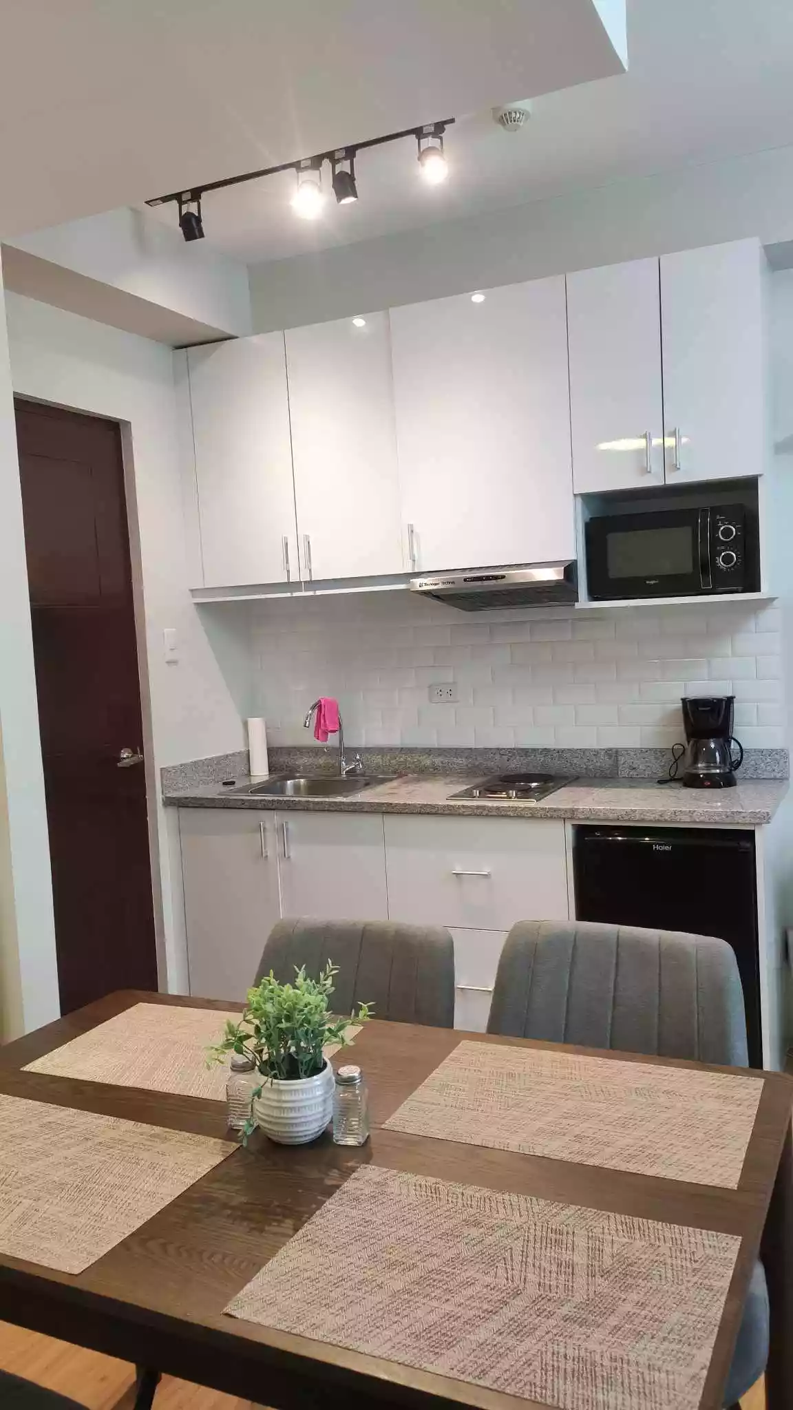 Open photo 12 of 21 — 40 sqm 1 bedroom Mivesa Garden Residences for rent fully furnished