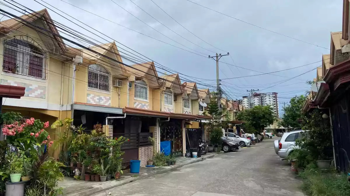FOR SALE 2-Storey Town House Unit at Dominics Place Basak Sudtungan Lapu-lapu City Cebu - photo 4