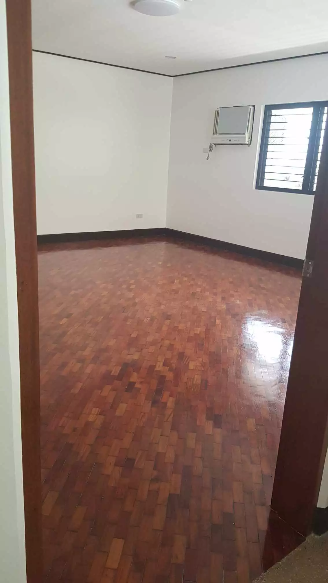 Semi-Furnished Bungalow House For Rent! — House and Lot in Fulton Street, Apas, Cebu City — Photo 4