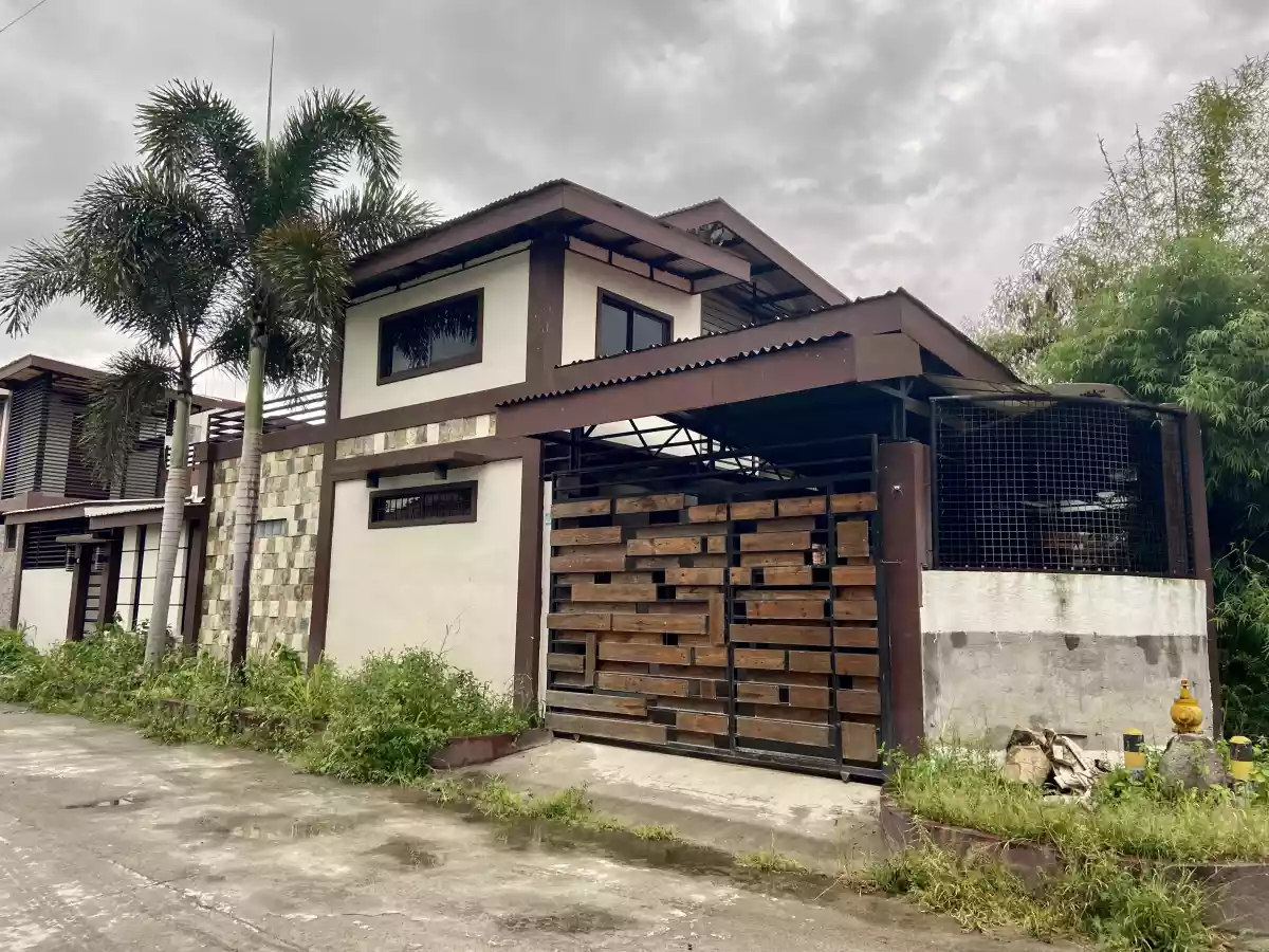237 SQM CORNER HOUSE AND LOT