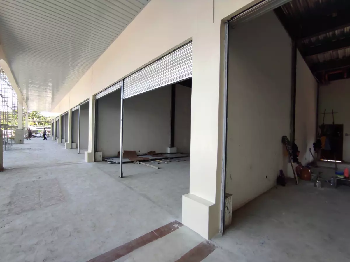 COMMERCIAL AND OFFICE SPACE FOR RENT WITH WIDE PARKING SPACE, ALONG THE HIGHWAY IN CAGAYAN DE ORO CITY