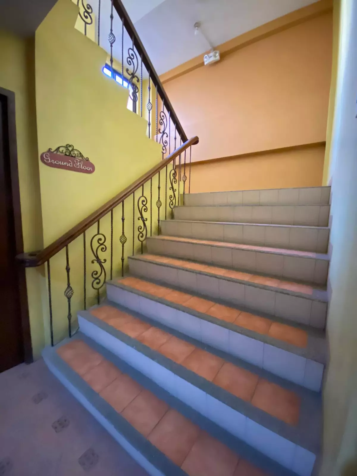 HOTEL BUILDING IN A PRIME LOCATION FOR RENT — Building in Cebu City, Cebu, Philippines — Photo 6