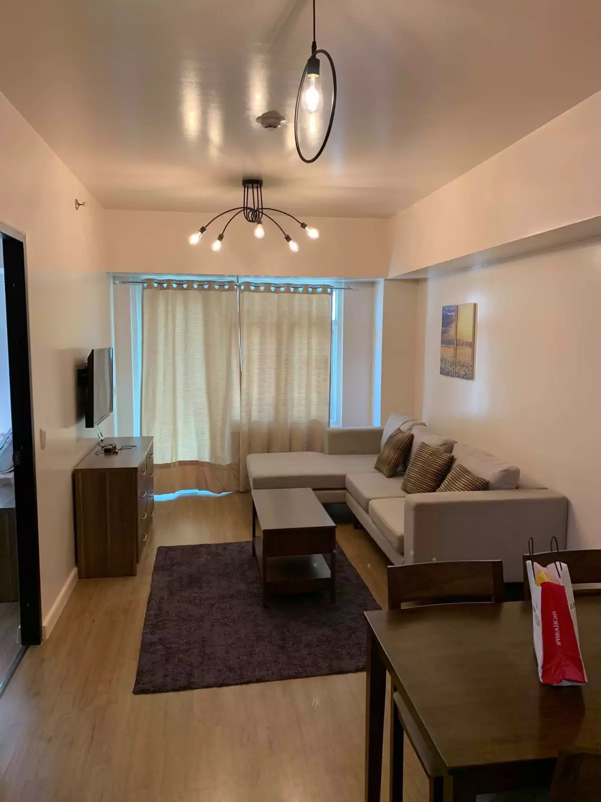 Two Serendra 1 BR pre-owned | Bonifacio Global City — 1 Bedroom in McKinley Parkway, Taguig, Metro Manila — Photo 3