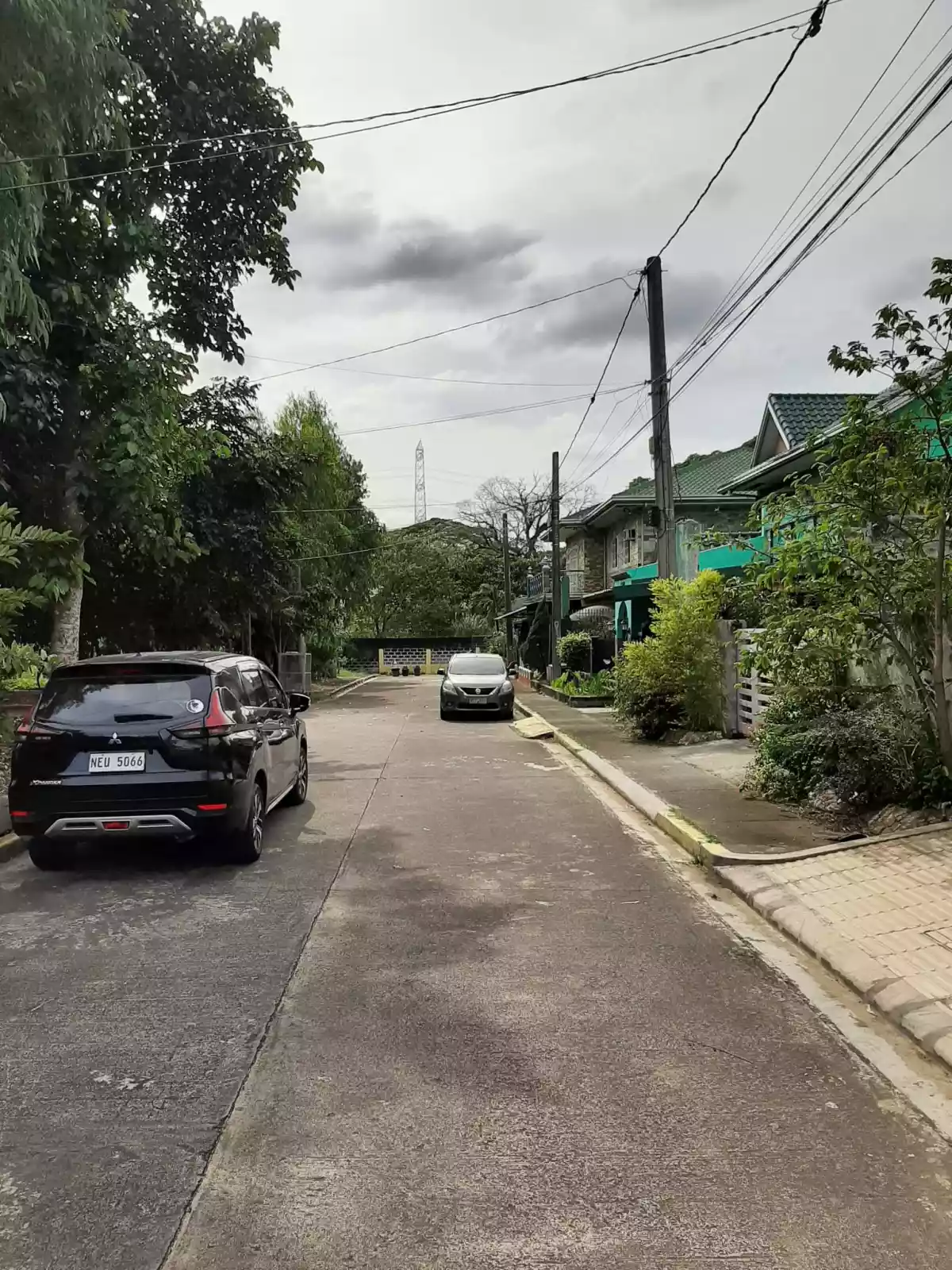 THREE STOREY 4 BEDROOMS 8 CAR GARAGE HOUSE & LOT INSIDE AN EXECUTIVE VILLAGE IN DASMA CAVITE NEAR SM DASMA - photo 6