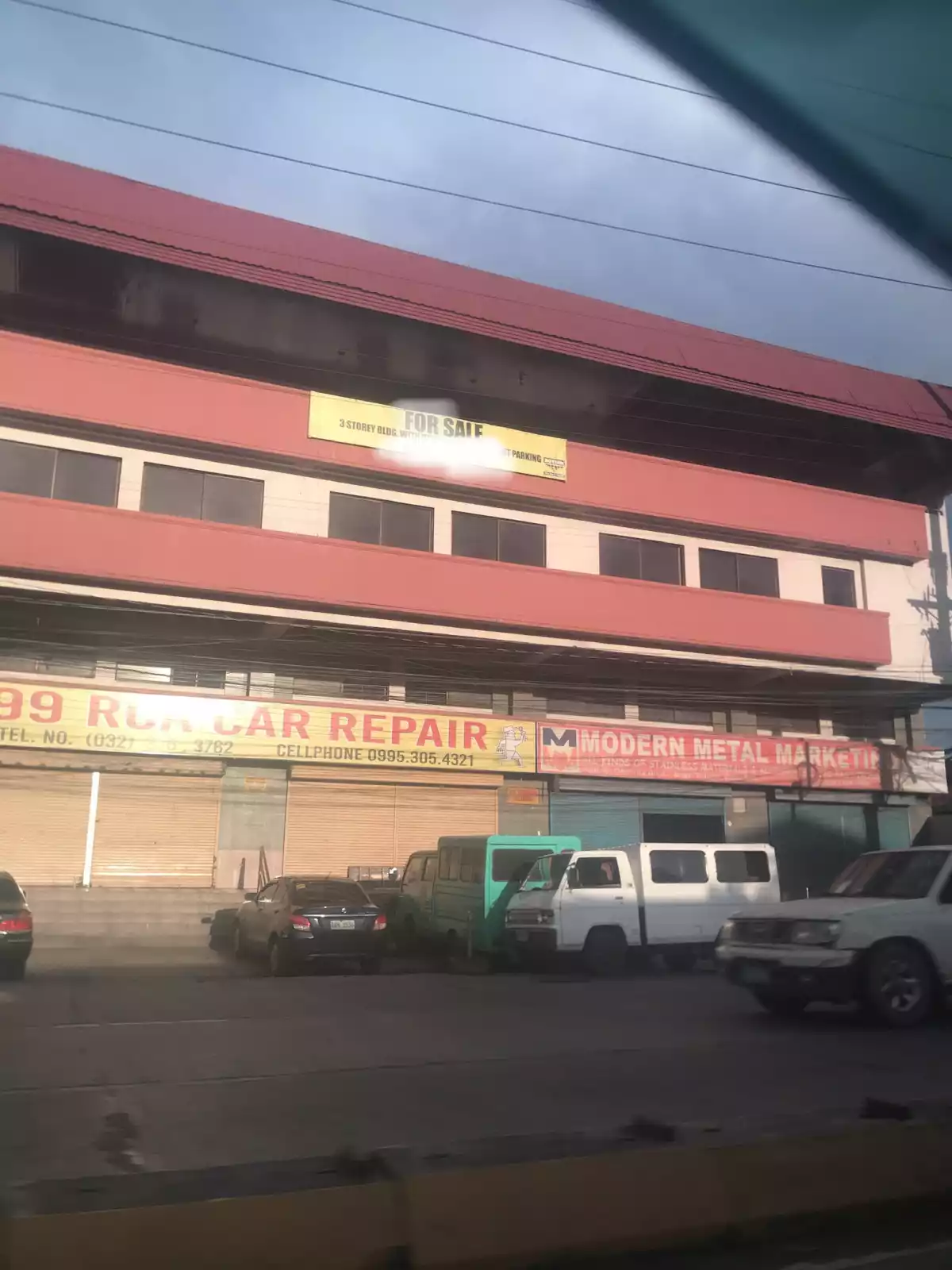 Lot with 3 storey building & warehouse — Commercial Lot in Cebu City, Cebu, Philippines — Photo 2