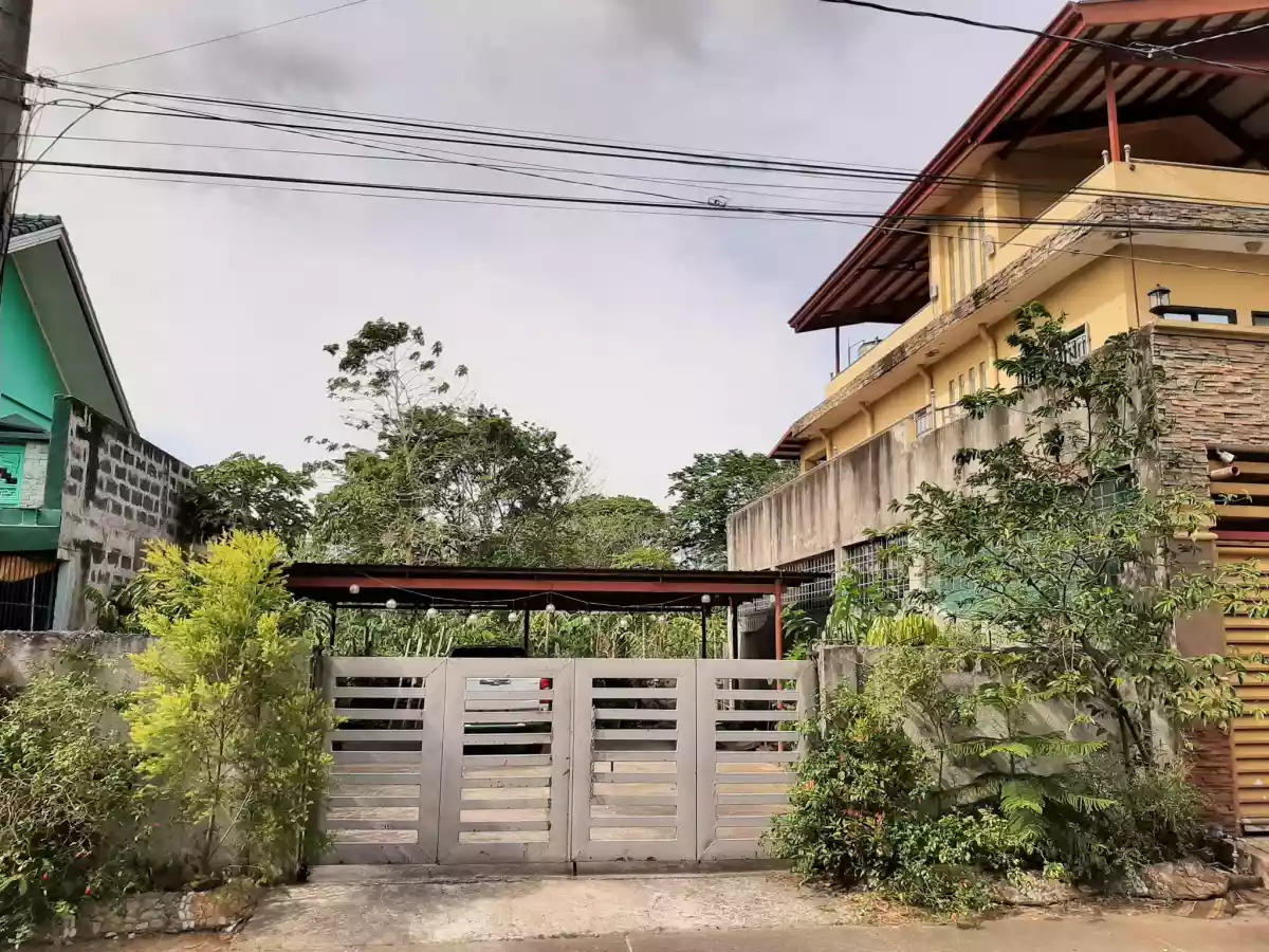 THREE STOREY 4 BEDROOMS 8 CAR GARAGE HOUSE & LOT INSIDE AN EXECUTIVE VILLAGE IN DASMA CAVITE NEAR SM DASMA - photo 3