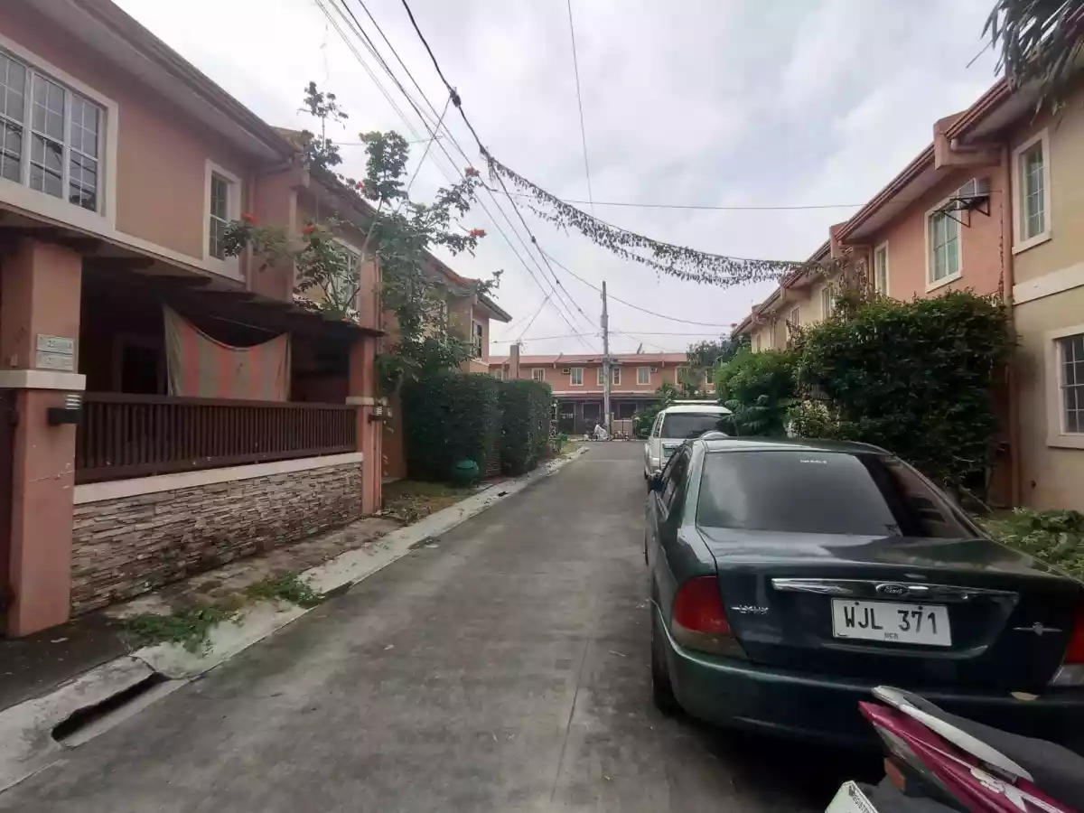 RUSH SACRIFICIAL SALE LOW PRICE RFO DUPLEX TOWNHOUSE IN LESSANDRA HEIGHTS DAANG HARI NEAR VILLAR LAND & ALABANG! — House and Lot in Daang Hari Road, Molino IV, Bacoor — Photo 3