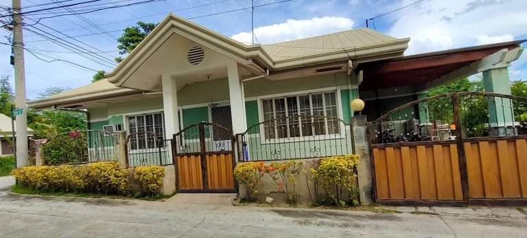 BUNGALOW House and Lot For Sale - photo 2